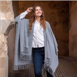 MERSEA Travel Wrap and travel bag. Fog color.